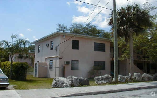 Building Photo - 6116 SW 62nd Ter