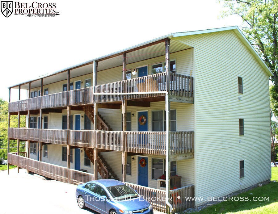 Primary Photo - 2858 University Ave