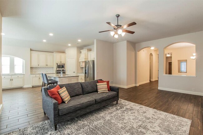 Building Photo - 580 Avery Pointe