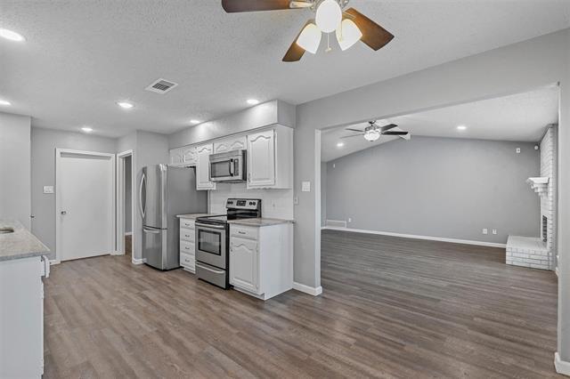 Building Photo - 2909 Lake Park Dr