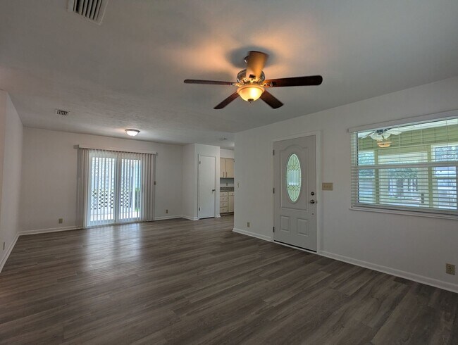 Foto del edificio - 2 bedroom/ 2 bath in Turkey Creek Forest