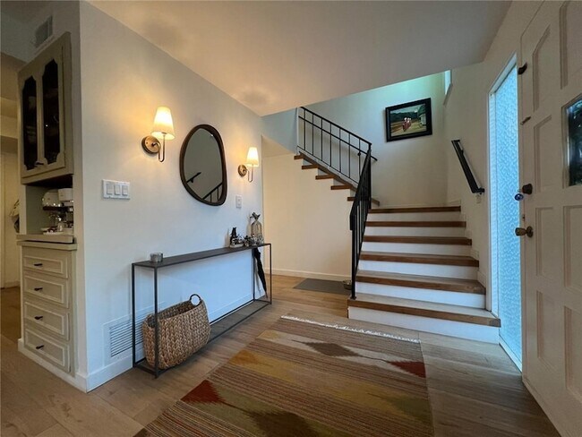 Foto del edificio - 740 W Huntington Dr