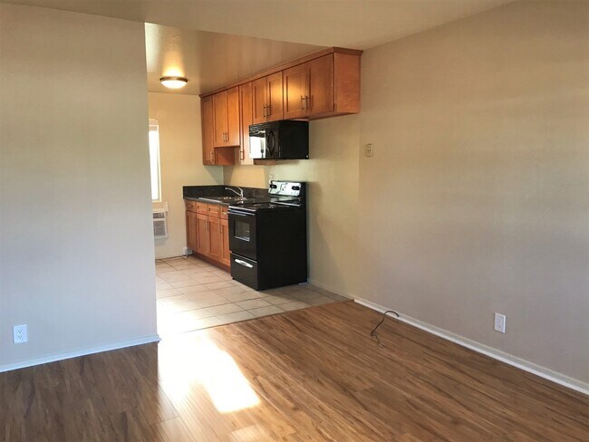 Foto del edificio - COMING SOON! Adorable studio in desirable Burbank area!