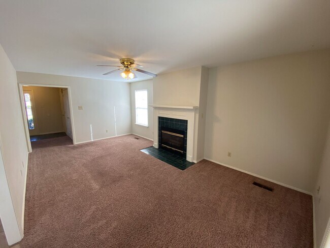 Foto del edificio - Coming in February! 2 story 3 Bed 2.5 Bath...