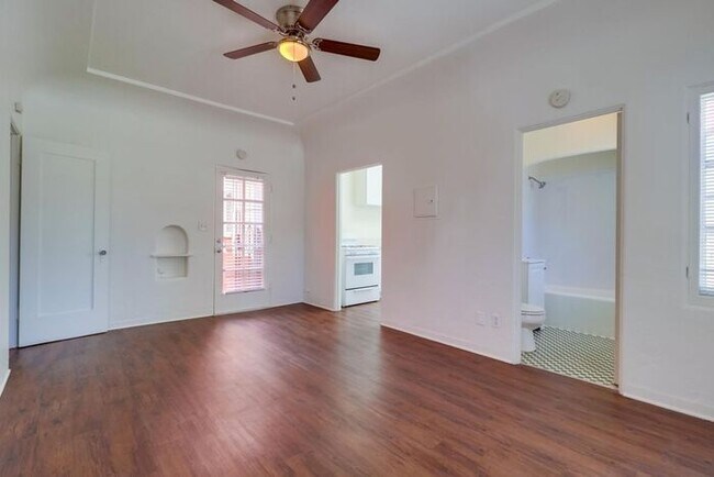 Foto del edificio - 3967 Centre St