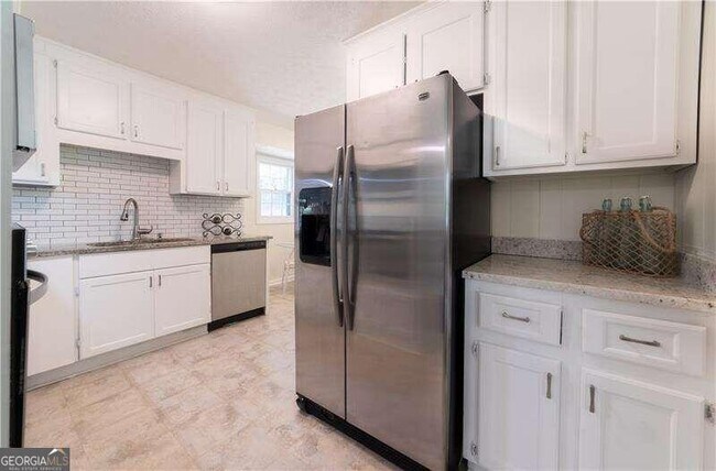 Building Photo - 5609 Seminole Way