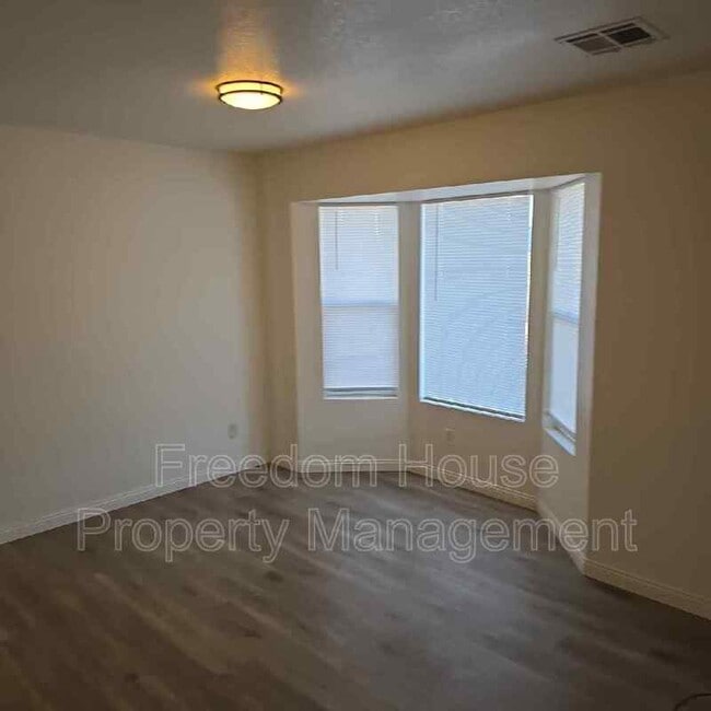 Building Photo - 1640 Pershing Ave