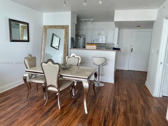 Building Photo - 1155 Brickell Bay Dr