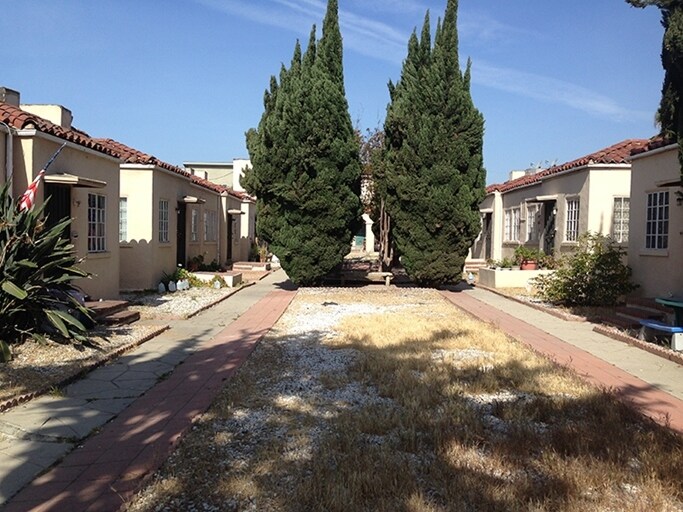 Primary Photo - 823-837 N Banning Blvd