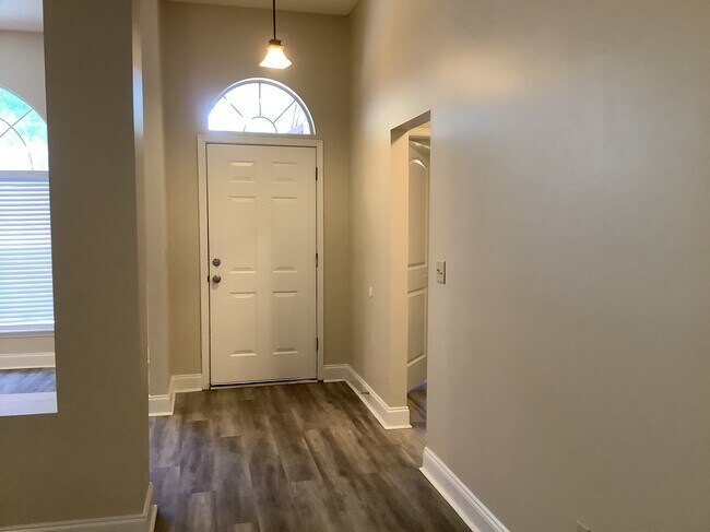 Foto del edificio - 240 Honeysuckle Way