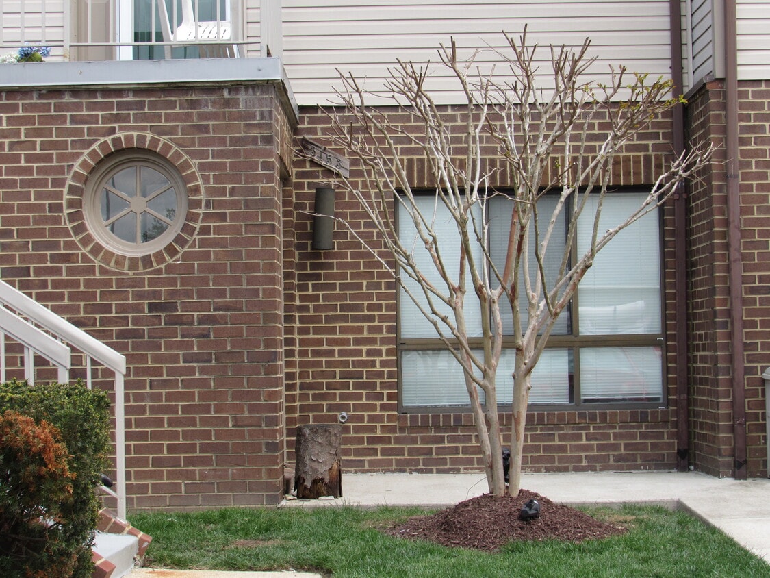 Primary Photo - 3153 Hawthorne Dr NE