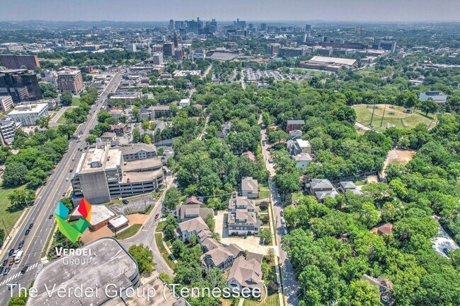 Building Photo - 4 br, 3.5 bath House - 3362 Acklen Ave