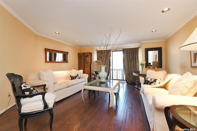 Foto del edificio - 4 Clubside Dr
