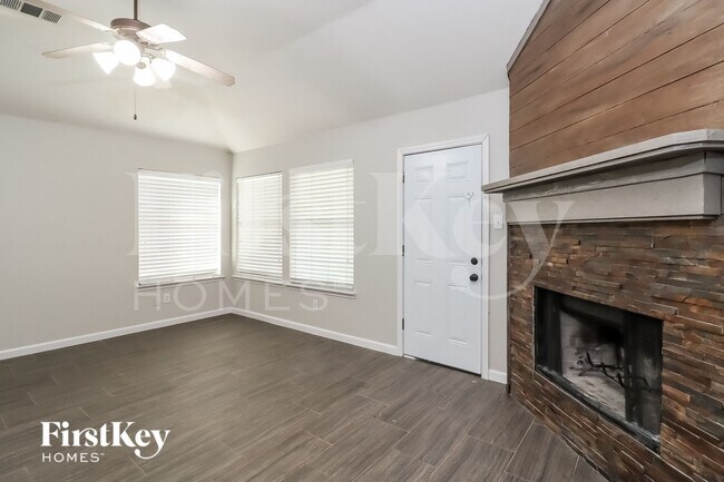 Foto del edificio - 10737 Emerald Park Ln