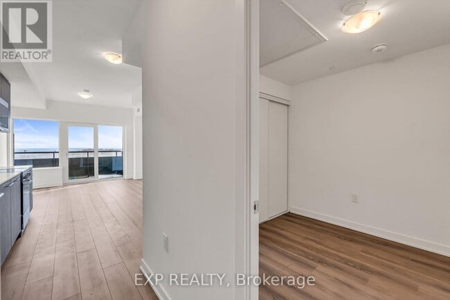 Photo du bâtiment - 7437 Kingston Rd