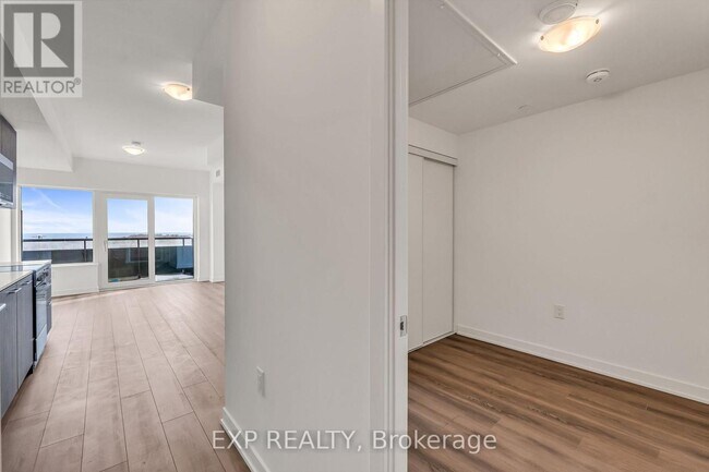 Photo du bâtiment - 7437 Kingston Rd