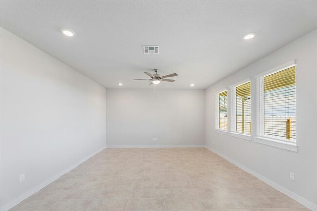 Building Photo - 401 Ravens Crst Dr