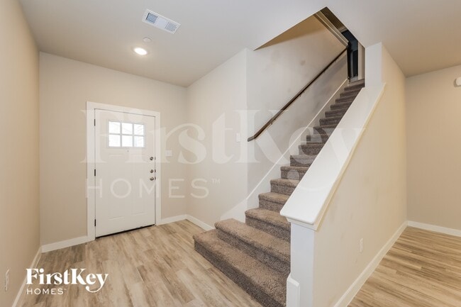 Building Photo - 625 Sophia Wy