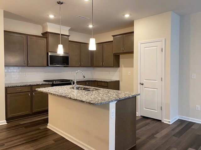 Building Photo - 347 White Oak Ridge Dr