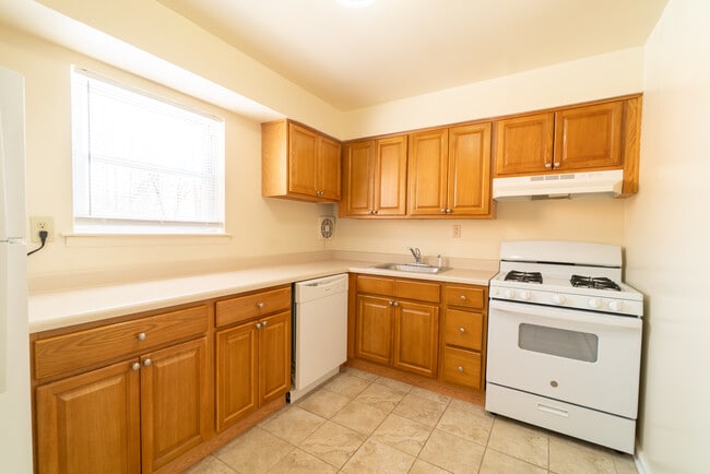 Building Photo - Middlesex Village Apartments