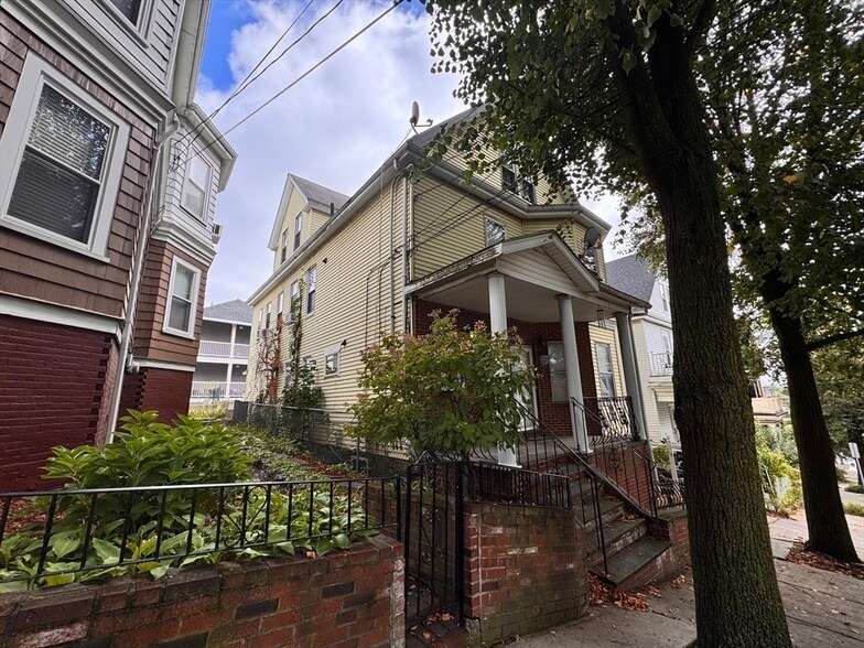 Primary Photo - 11 Columbus Ave