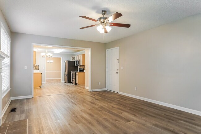 Building Photo - 1015 Flower Round Ct