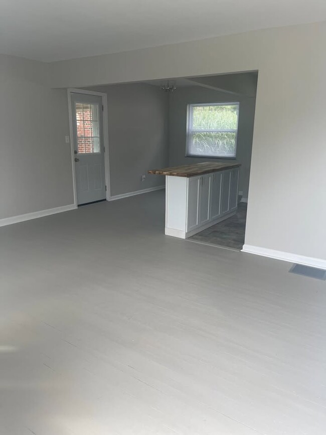 Foto del edificio - 6952 Beechmont Ave