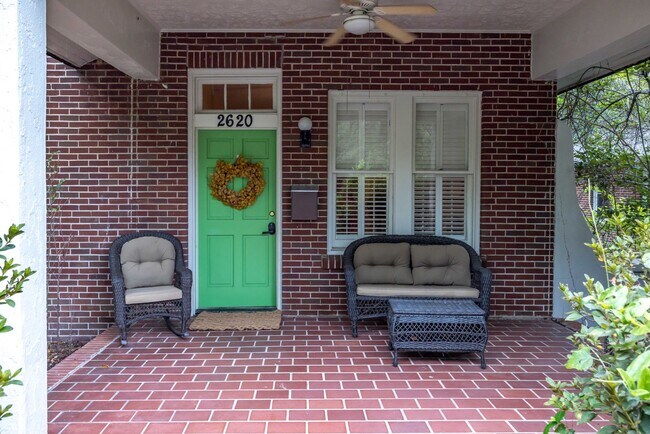Foto del edificio - Charming Lakebottom Bungalow with Historic...