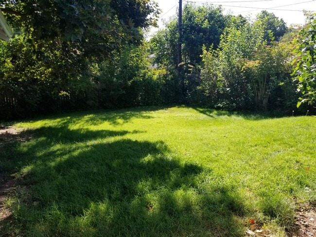 Building Photo - N. 25th Ave 2 bedroom Craftsman w/basement