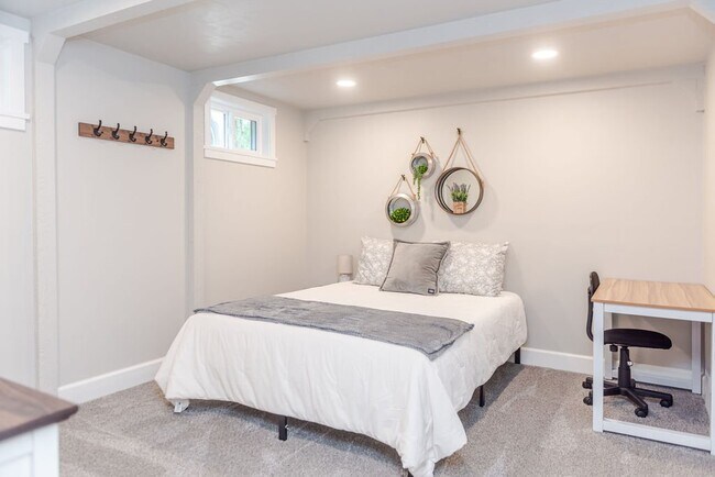 Foto del edificio - 1718 Virginia Ln