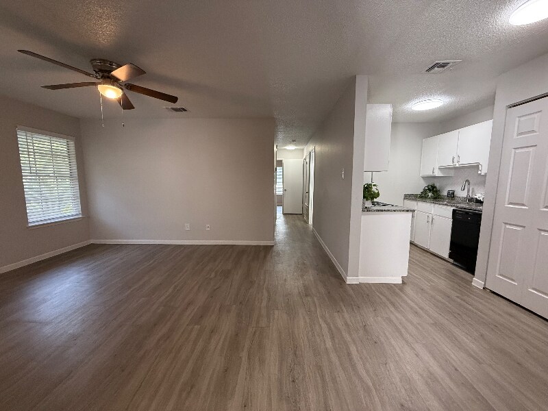 Foto principal - 737 W Mayfield Blvd
