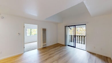 Building Photo - 515 B St
