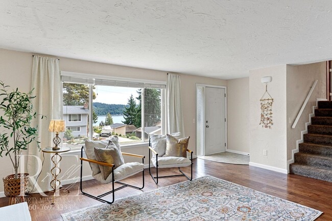 Foto del edificio - Elevated Living in Illahee – Style, Space ...