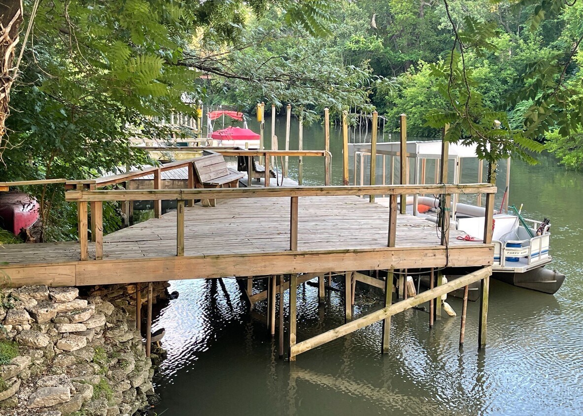 Dock - 4738 N Virginia Ave