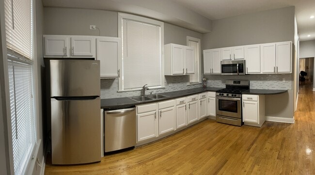 Kitchen - 4756 S Champlain Ave