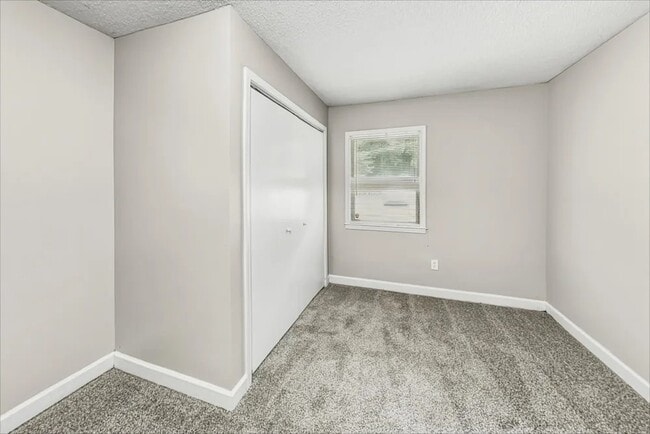 Building Photo - 2751 Flagstone Dr SE
