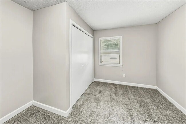 Foto del edificio - 2751 Flagstone Dr SE