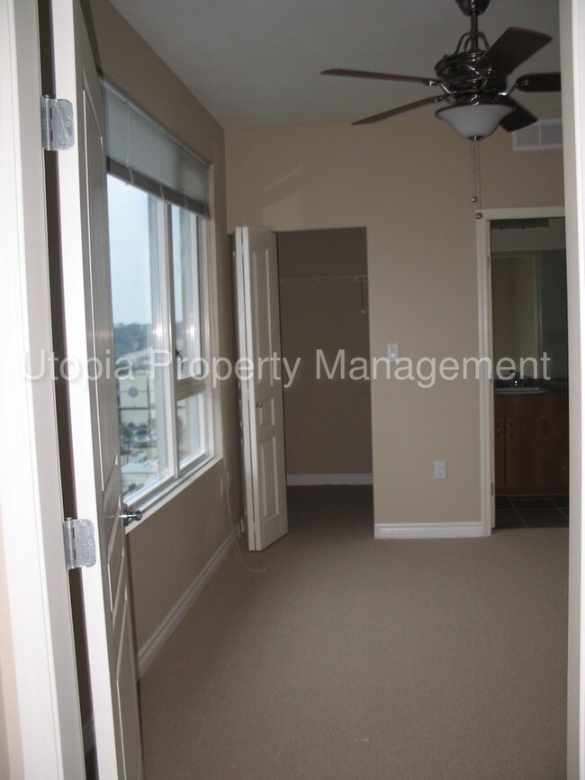Building Photo - 300 W Beech St
