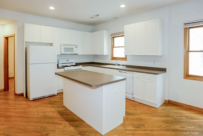 Building Photo - 2722 N Wayne Ave