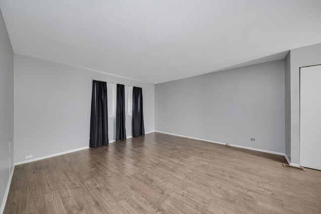 Building Photo - 1150 Singleton Dr