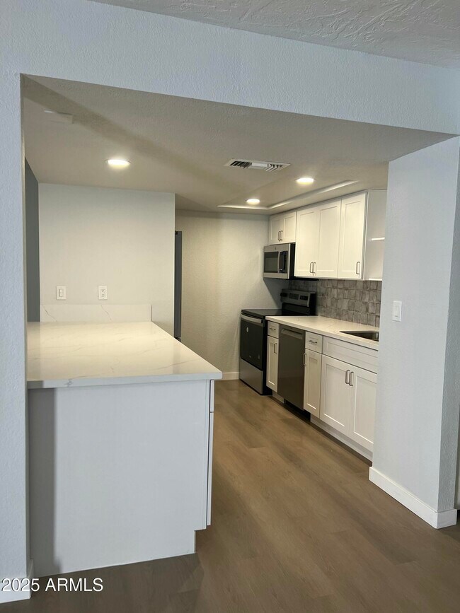 Foto del edificio - 540 E Royal Palms Dr