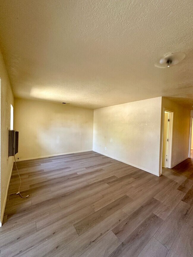 Foto del edificio - 3 Bedroom Home Ready to Rent