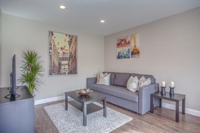 Building Photo - 735 San Jule Ct