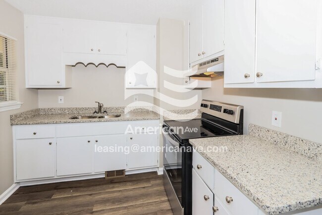 Foto del edificio - 107 Colbert Blvd