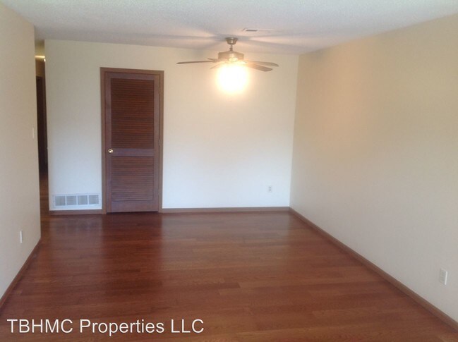 Building Photo - 2 br, 2 bath House - 253 Highland Village Dr.