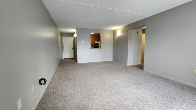 Building Photo - 66 Beach Point Pl