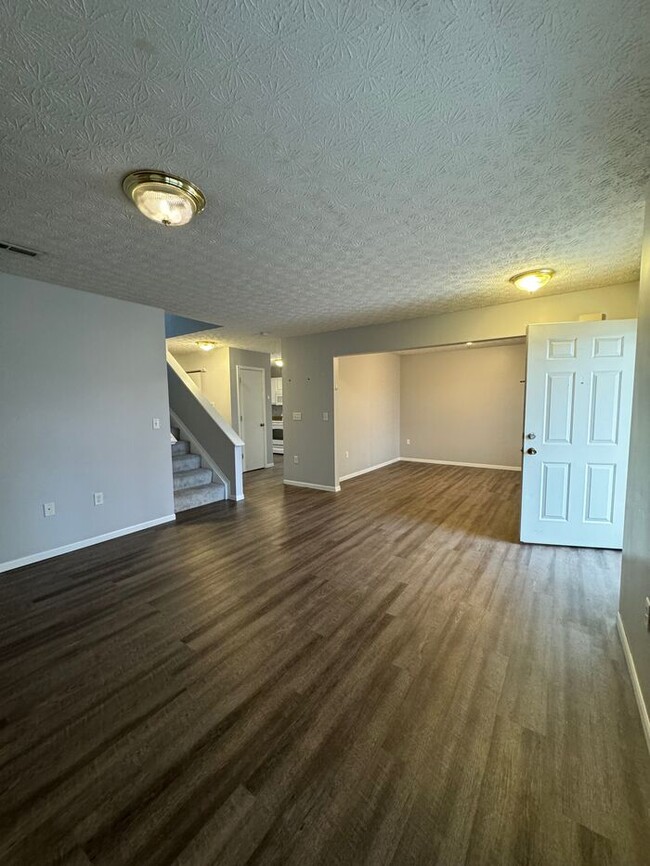 Building Photo - Beautiful 3 Bedrooms Home inside Willows a...