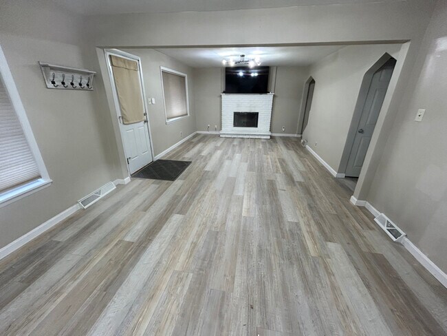 Building Photo - 78 Southview Rd