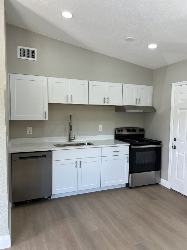 Foto del edificio - 3235 Oakley Ave S