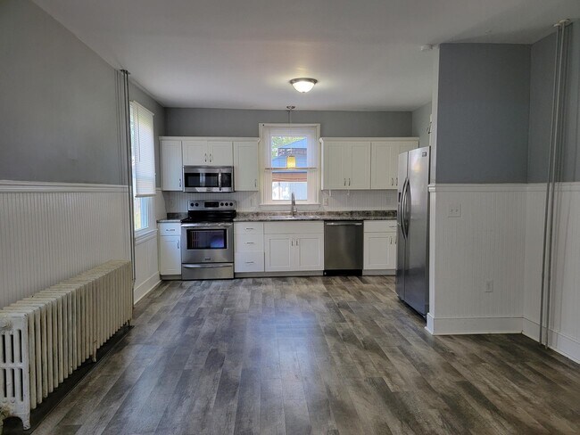 Building Photo - 205 W Carpenter Ave